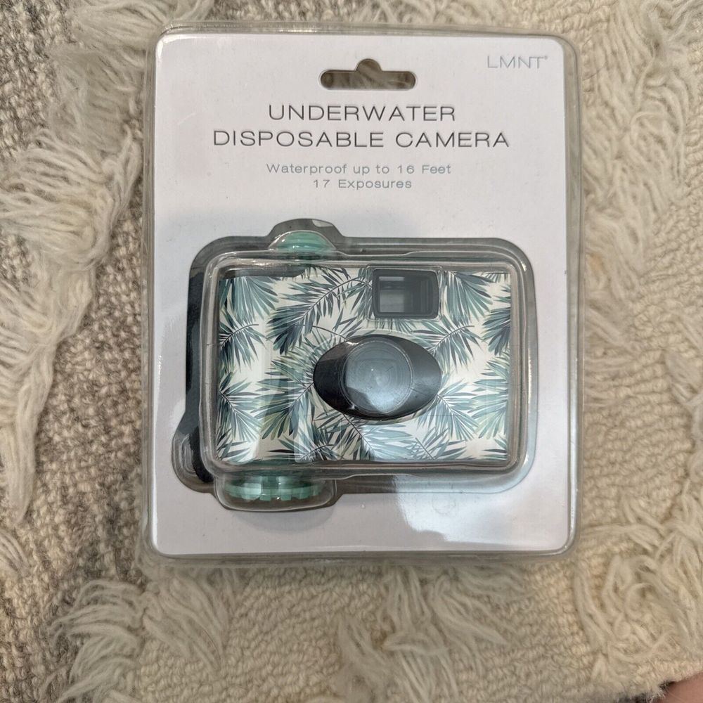 Underwater 35mm Disposable‎ Camera 17 Exposures Waterproof to 16 Feet New Sealed